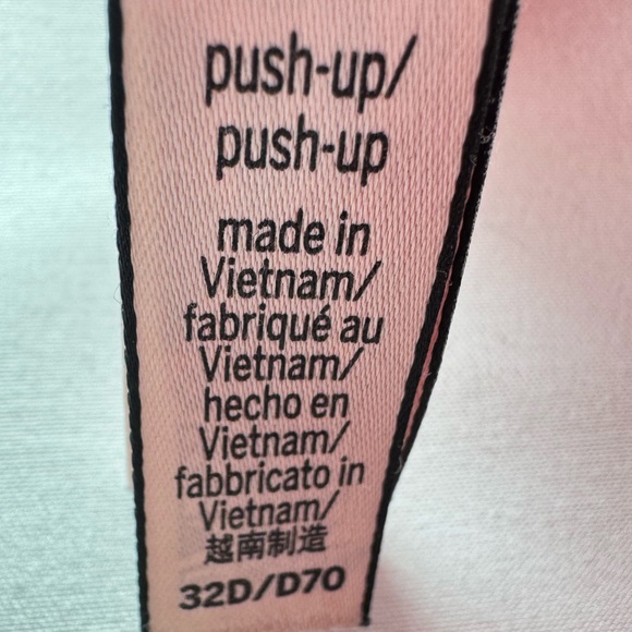 Victoria’s Secret Push Up Red Lace Bra - Picture 7 of 7